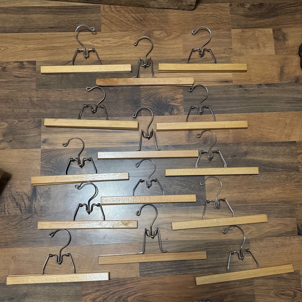 Lot of 33 Vintage Wooden Pant Skirt Hangers Wood Clamp Trouser Hanger Bulk Set - Picture 2 of 4